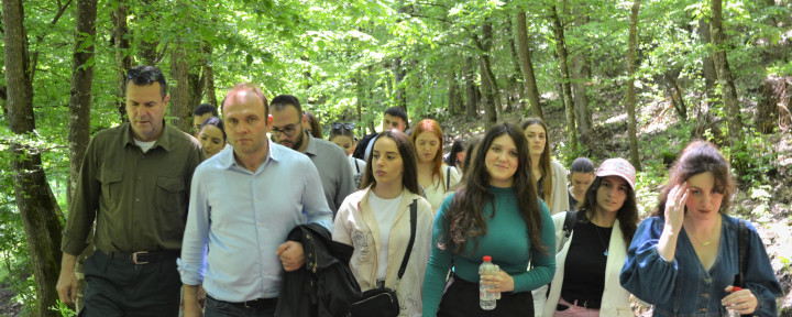 Studentët e Fakultetit të Shkencave Sociale dhe të Fakultetit të Edukimit vizitojnë Parkun Nacional “Blinaja”